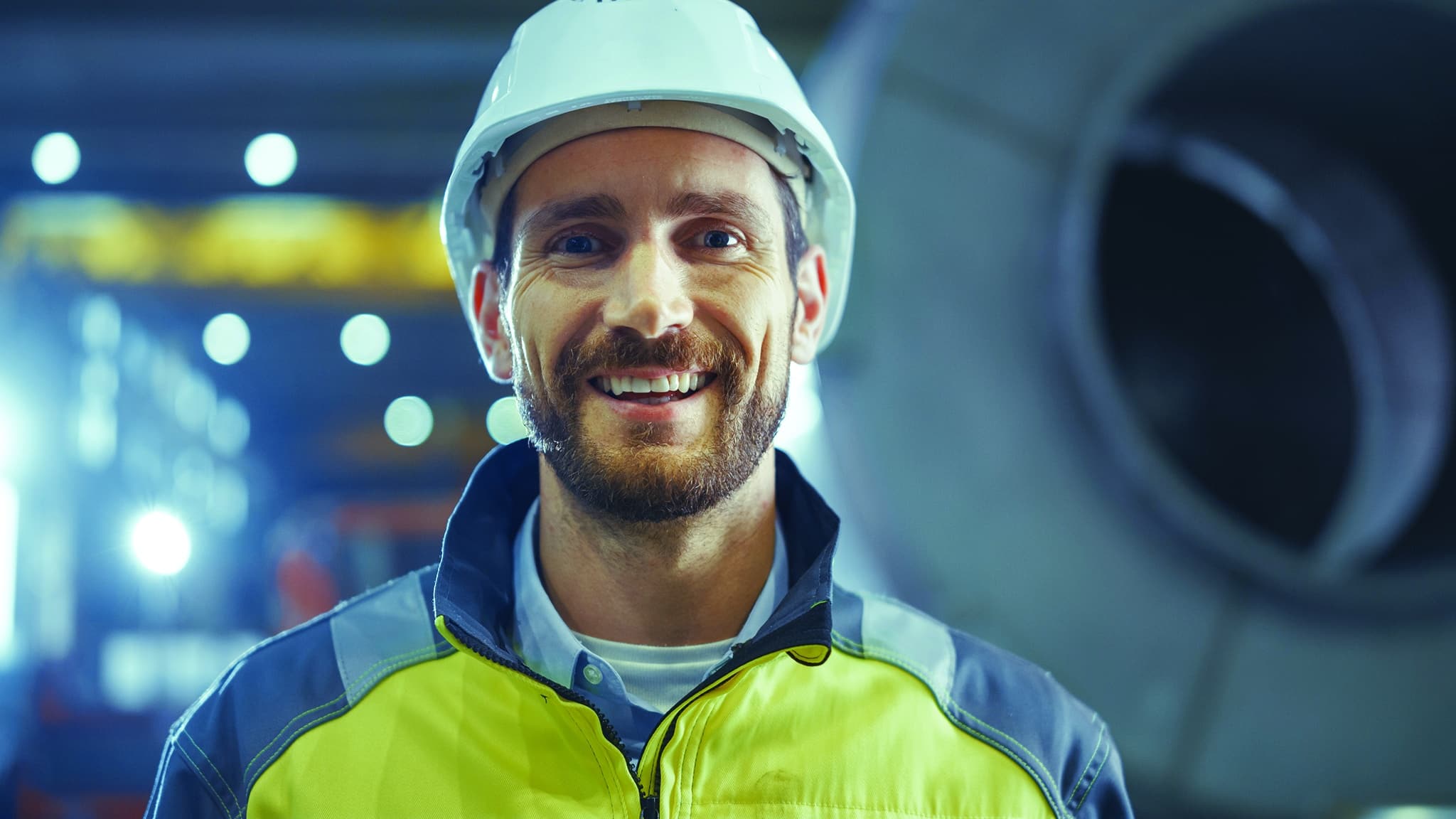 Portrait,Of,Smiling,Professional,Heavy,Industry,Engineer,/,Worker,Wearing