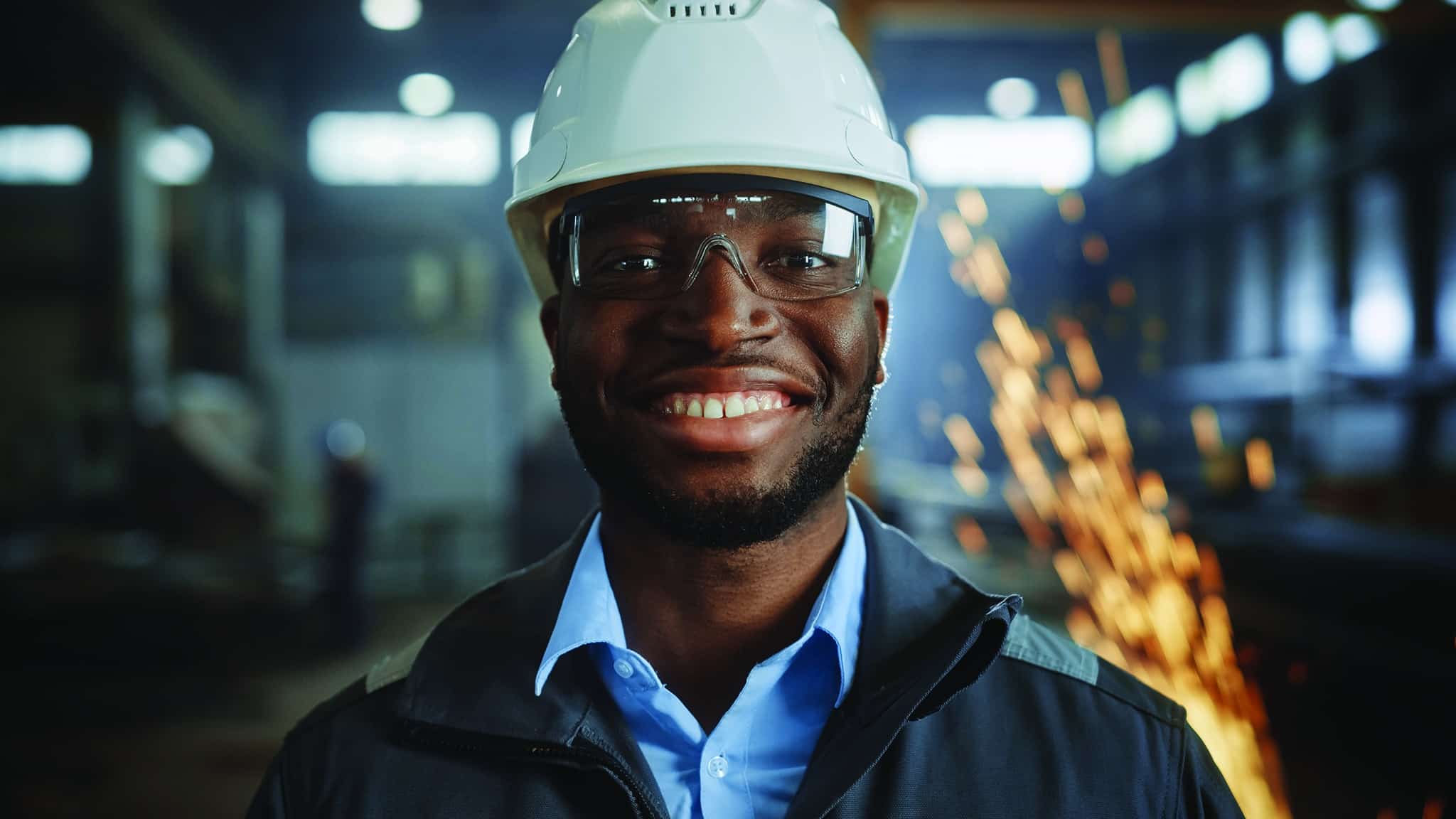 Portrait,Shot,Of,Happy,Professional,Heavy,Industry,Engineer,Worker,Wearing